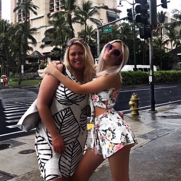 Meet your Posher, Laura - Picture 1 of 1